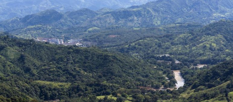 Il panorama del fiume Tabasará, contaminato dalla costruzione di Barro Blanco (Foto: Campaña Tabasará Libre) Il fiume Tabasará e il progetto idroelettrico di Barro Blanco