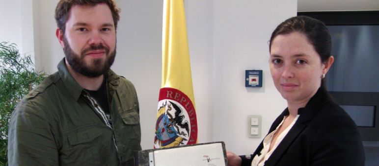 Cosegna delle firme all’ambasciata colombiana Salviamo la Foresta