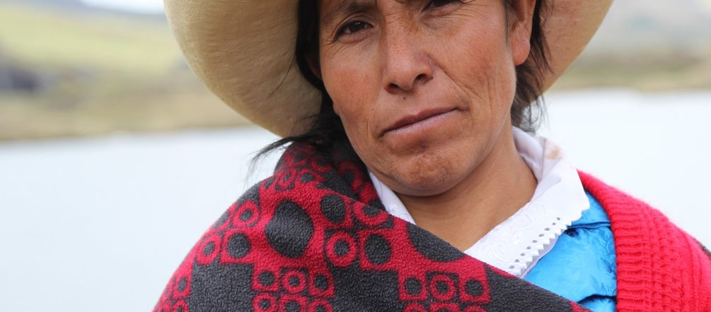 Máxima Acuña, difende la laguna Azul Máxima Acuña difende le lagune di Cajamarca