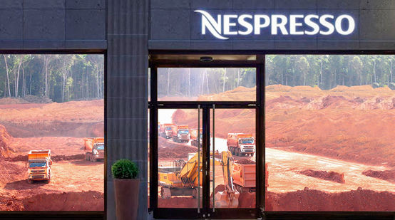 I distributori di caffè Nespresso invadono l'ambiente con i loro inutili rifiuti in alluminio