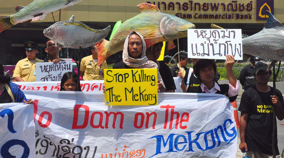 Manifestazioni per proteggere la vita del fiume Mekong (Foto: International Rivers)