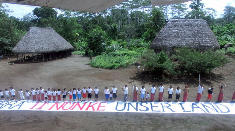 Indigeni dell’amazzania protestano contro l’estrazione petrolifera Indigeni dell’Amazzonia in protesta