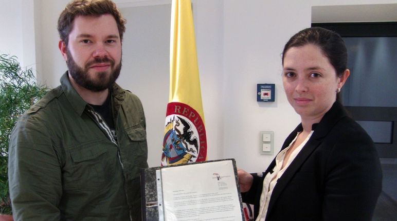 Cosegna delle firme all’ambasciata colombiana Salviamo la Foresta